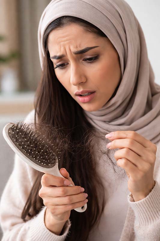 هل التوتر يسبب تساقط الشعر؟ العلامات + خطة عملية لتقليل التساقط خلال 30 يوم